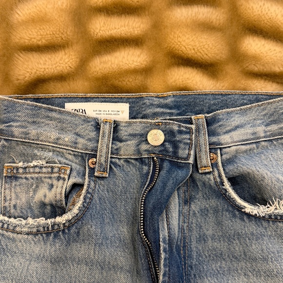Zara Ripped Jeans - Picture 2 of 3